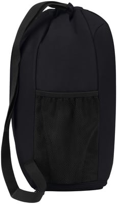 Schwarzer Rucksack mit Kordelzug und Netztasche an der Seite. Schwarzer Rucksack mit Kordelzug und Netztasche an der Seite.