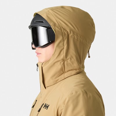 Mann in brauner Jacke und Skibrille mit Helm. Mann in brauner Jacke und Skibrille mit Helm.