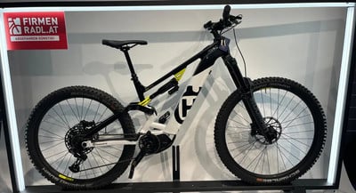 Husqvarna Mountain-E-Bike mit weißem Rahmen und schwarzen Details. Husqvarna Mountain-E-Bike mit weißem Rahmen und schwarzen Details.