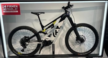 Husqvarna Mountain-E-Bike mit weißem Rahmen und schwarzen Details.