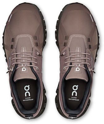 Oberansicht eines Paares brauner wasserdichter ON Cloud Laufschuhe.