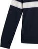 Dunkelblauer Pullover mit weißen und violetten Streifen am Ärmel.