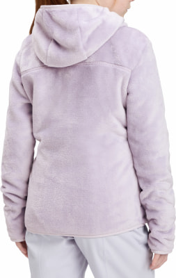 Rückansicht eines Mädchens in einem lavendelfarbenen Fleece-Hoodie. Rückansicht eines Mädchens in einem lavendelfarbenen Fleece-Hoodie.