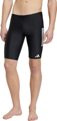 Mann in schwarzer Badehose mit weißen Adidas-Streifen an den Oberschenkeln. Mann in schwarzer Badehose mit weißen Adidas-Streifen an den Oberschenkeln.