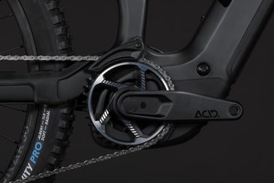 Detail eines E-Mountainbikes mit Antrieb und ACID Kurbeln. Detail eines E-Mountainbikes mit Antrieb und ACID Kurbeln.