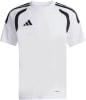 Weißes Adidas T-Shirt mit schwarzen Streifen an den Schultern und Logo.