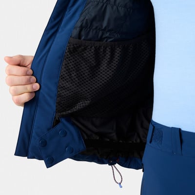 Detail einer Jackentasche mit schwarzem Netz und Kordelzug. Detail einer Jackentasche mit schwarzem Netz und Kordelzug.