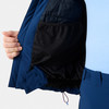 Detail einer Jackentasche mit schwarzem Netz und Kordelzug.