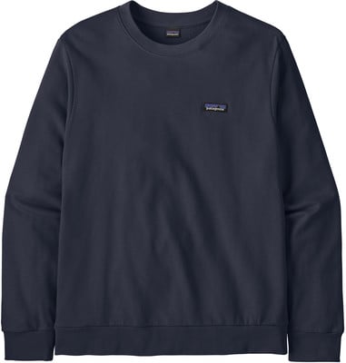 Dunkelblaue Sweatshirt mit kleinem Patagonia-Logo auf der Brust. Dunkelblaue Sweatshirt mit kleinem Patagonia-Logo auf der Brust.