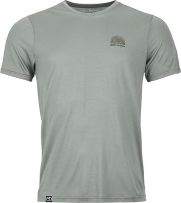 Graues Herren-T-Shirt mit kurzen Ärmeln und Ortovox-Logo auf der Brust. Graues Herren-T-Shirt mit kurzen Ärmeln und Ortovox-Logo auf der Brust.