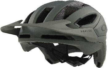 Ein grüner Oakley Fahrradhelm mit Visier und strategisch platzierten Lüftungsöffnungen.