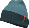 Eine blaue Mütze mit dunklerem unteren Teil und orangefarbenem Logo.