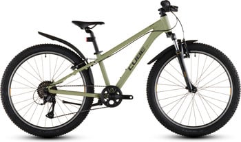 Kinder-Mountainbike von Cube in Khaki mit Schutzblechen und Federgabel.