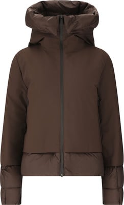 Braune Daunenjacke mit Kapuze und Reißverschluss. Braune Daunenjacke mit Kapuze und Reißverschluss.