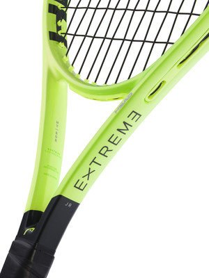 Grüner Tennisschläger mit schwarzen Schriftzügen und schwarzem Griffband. Grüner Tennisschläger mit schwarzen Schriftzügen und schwarzem Griffband.