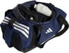 Blaue Adidas Sporttasche mit weißen Streifen und einer Wasserflasche.