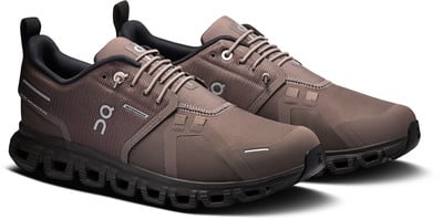 Braune wasserdichte Laufschuhe mit schwarzer Sohle und grauen Schnürsenkeln.