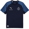Dunkelblaues Puma-Shirt mit Logo und Ärmelmuster.