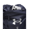Kék táska Under Armour logóval és kiálló telefonnal.