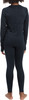 Rückansicht einer Person in schwarzer Thermokleidung, bestehend aus Langarmshirt und Leggings.