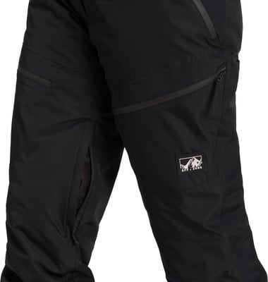 Schwarze Hose mit Taschen und Logo unten rechts. Schwarze Hose mit Taschen und Logo unten rechts.