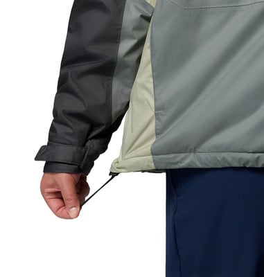Detail einer Jacke mit verstellbarem Saum und Klettverschluss am Ärmel. Detail einer Jacke mit verstellbarem Saum und Klettverschluss am Ärmel.