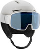 Ein weißer Salomon Skihelm mit integrierter blauer Skibrille und verstellbarem Riemen.