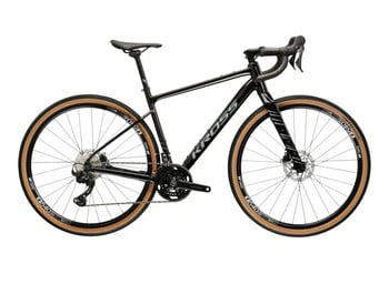 Černý gravelový bicykl Kross s hnědými plášti a černým rámem.