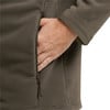 Eine Hand greift in eine Reißverschlusstasche einer Jacke.