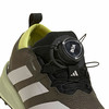 Detail eines Adidas Schuhs mit BOA-System und ClimaProof-Logo.