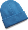 Eine blaue Strickmütze mit umgeschlagener Krempe, von der Seite gezeigt.