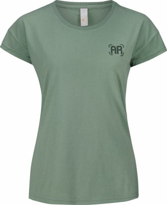 Damen-T-Shirt in Grün mit kurzen Ärmeln und AR-Logo auf der Brust. Damen-T-Shirt in Grün mit kurzen Ärmeln und AR-Logo auf der Brust.
