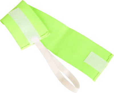 Grünes Stoffband mit weißer Schlaufe und Klettverschluss. Grünes Stoffband mit weißer Schlaufe und Klettverschluss.
