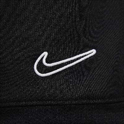 Schwarzer Stoff mit weißem Nike-Logo.