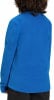 Blaue Fleecejacke mit Logo am Ärmel.