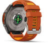 Rückseite einer orangefarbenen Garmin Fenix 9 Pro Smartwatch.