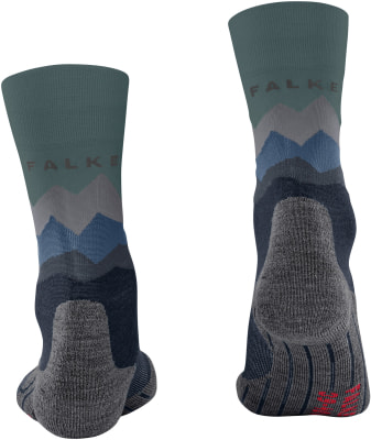 Socken mit Bergmotiv und FALKE-Logo in Dunkelgrün. Socken mit Bergmotiv und FALKE-Logo in Dunkelgrün.