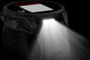 Smartwatch mit leuchtender LED und Batterieanzeige.
