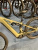 Grünes Fullsuspension-Mountainbike mit BOSCH Motor.