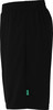 Schwarze Shorts mit elastischem Bund und kleinem grünen Etikett mit der Aufschrift „for the planet“.