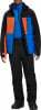 Mann in Skijacke und Hose, blaues Oberteil, orange-schwarze Einsätze.