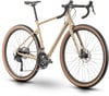 Sandfarbenes Gravelbike mit braunen Reifen und schwarzen Felgen.