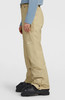 Beige Skihose mit O'Neill-Logo und schwarzen Skischuhen.