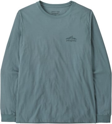 Blaues Langarmshirt mit Bergmotiv auf der Brust.