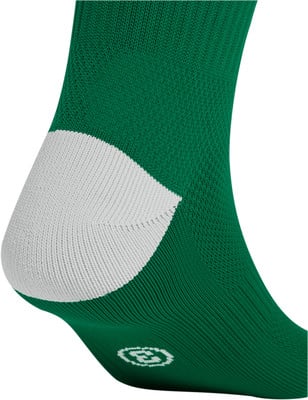Grüner Socken mit weißer Ferse und Logo.