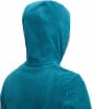Rückansicht einer Person in einem teal Hoodie mit Fischgrätmuster.