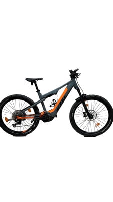 Graues E-Mountainbike mit orangefarbenen Akzenten und Federung. Graues E-Mountainbike mit orangefarbenen Akzenten und Federung.