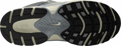 Nike Schuhsohle mit Logo und Textur für besseren Grip. Nike Schuhsohle mit Logo und Textur für besseren Grip.