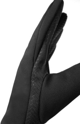 Schwarze Handschuhe mit rutschfestem Muster auf der Handfläche. Schwarze Handschuhe mit rutschfestem Muster auf der Handfläche.