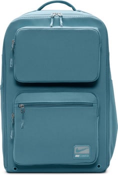 Ein blauer Nike-Rucksack mit mehreren Taschen und Logo auf der Vorderseite.